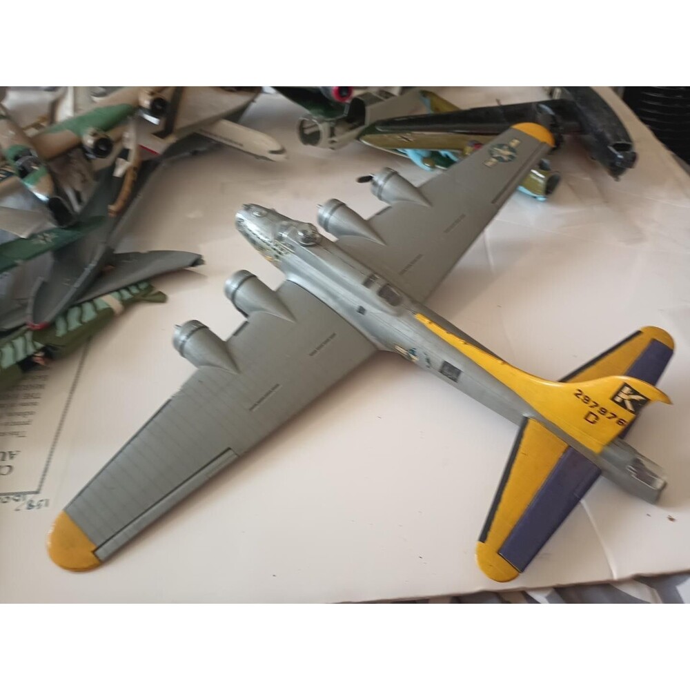 Vintage B-17 Flying Fortress Plastic Model - Repair/Parts